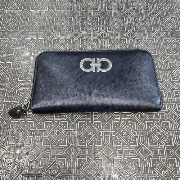 🐢 Salvatore Ferragamo Gancini   Wallet Zip Around Wallet Or Clutch. - Picture 1 of 12